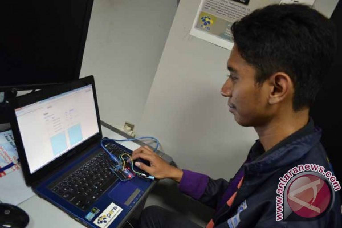 Mahasiswa PENS Ciptakan Alat Monitoring Server Praktis 