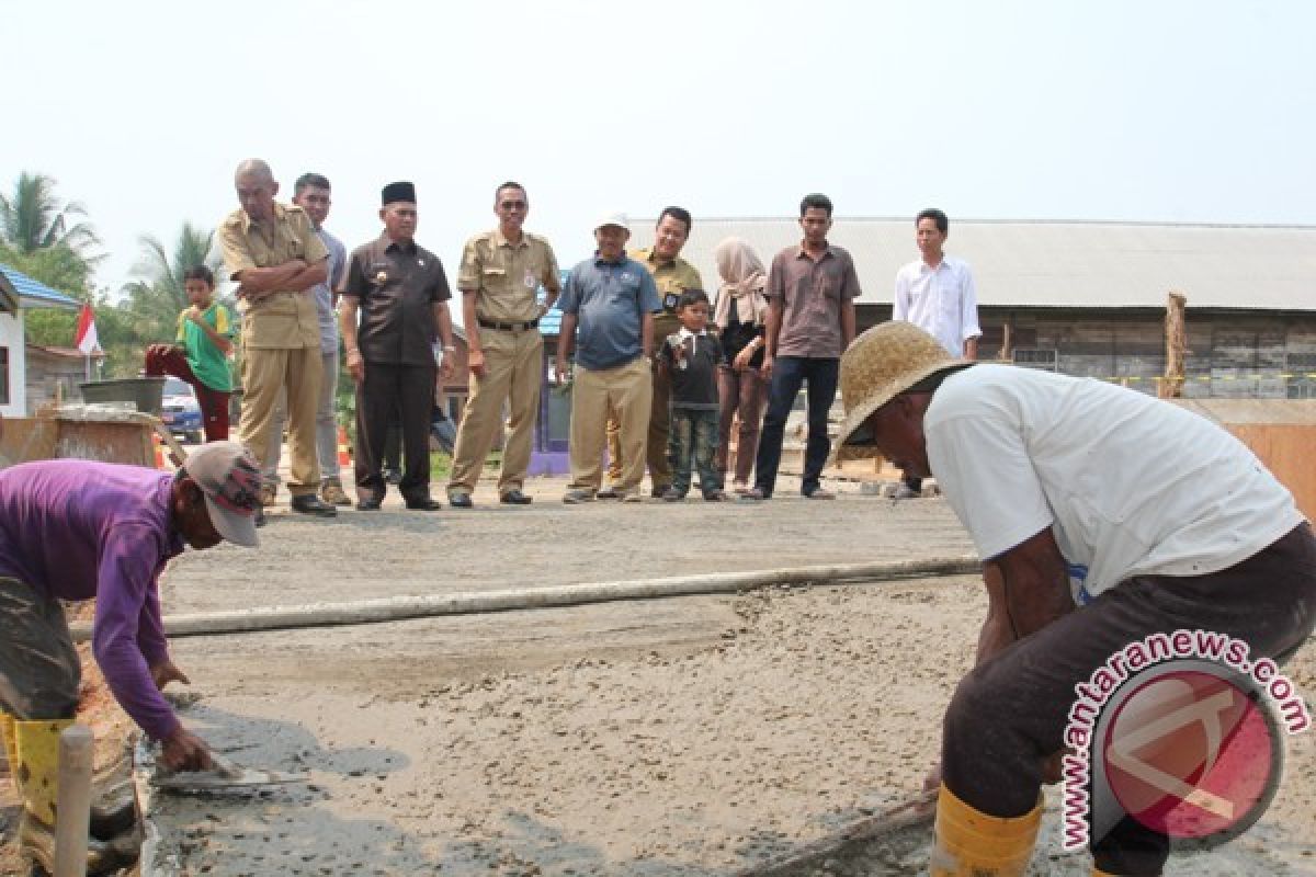 Warga Tak Menduga Dibangunkan Jalan Beton