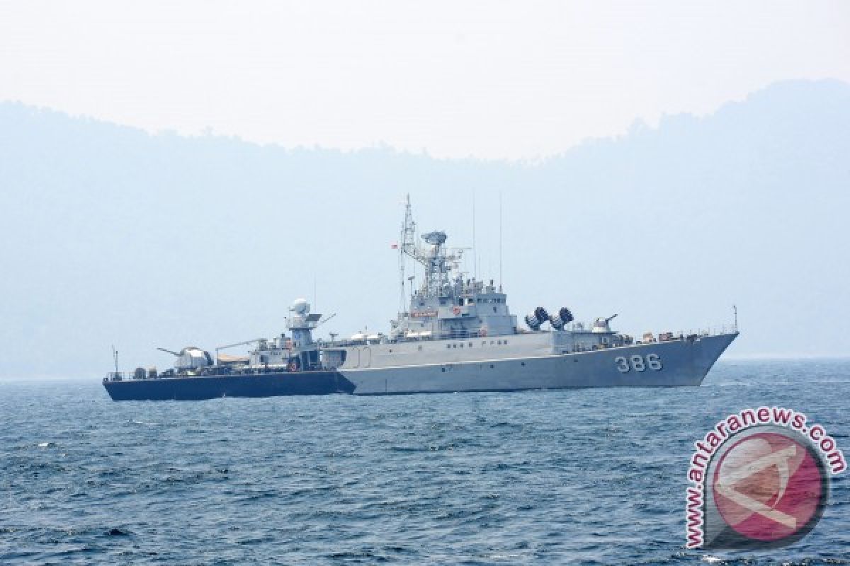 Empat KRI Amankan Jalur Karnaval Khatulistiwa Pontianak