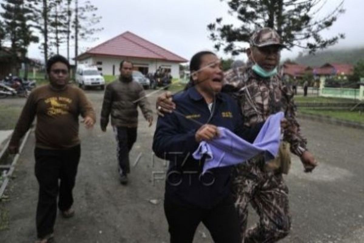 Isak tangis keluarga sambut jenazah korban Trigana