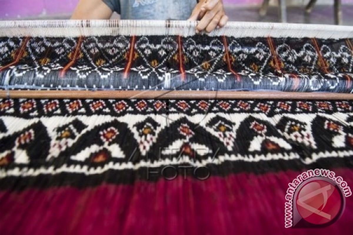 Museum Tekstil Pamerkan Ratusan Tenun Songket Nusantara
