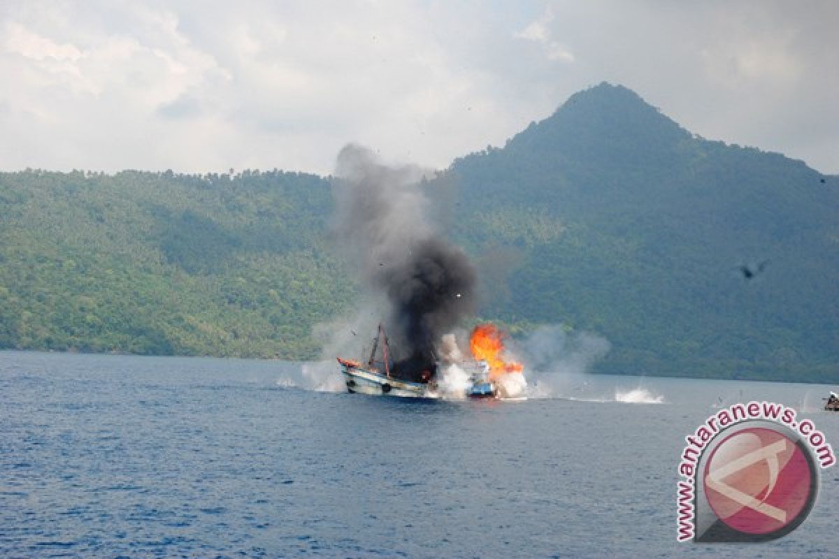 TNI AL Tenggelamkan Lima Kapal Asing di Natuna