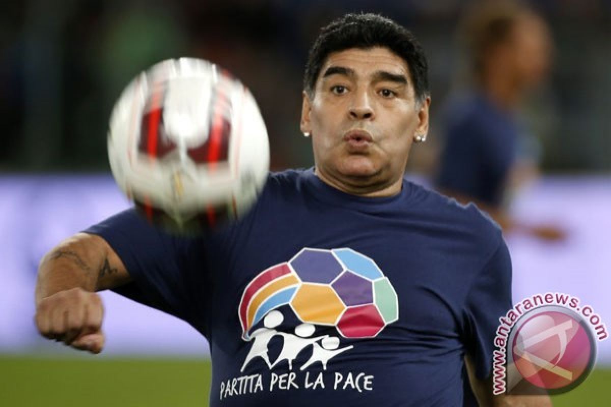 Maradona bertemu wasit yang mengesahkan gol 