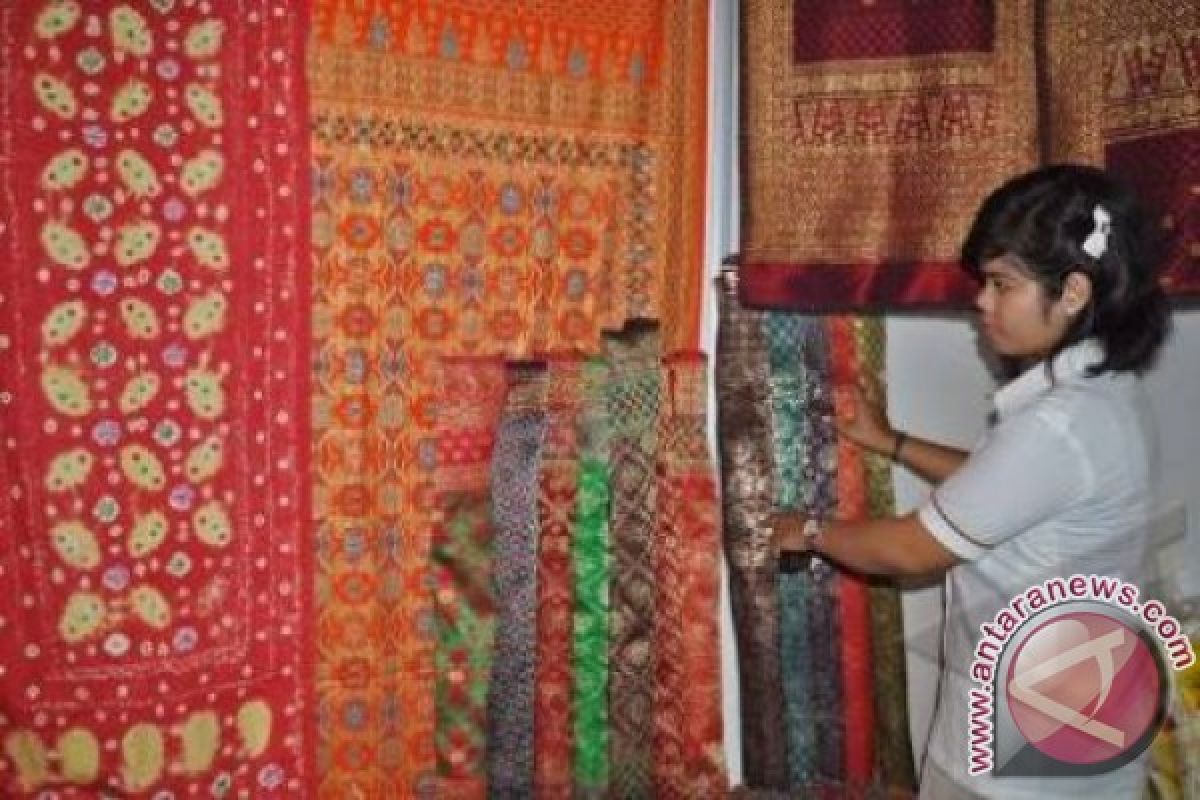 Museum Tekstil pamerkan ratusan tenun songket nusantara 