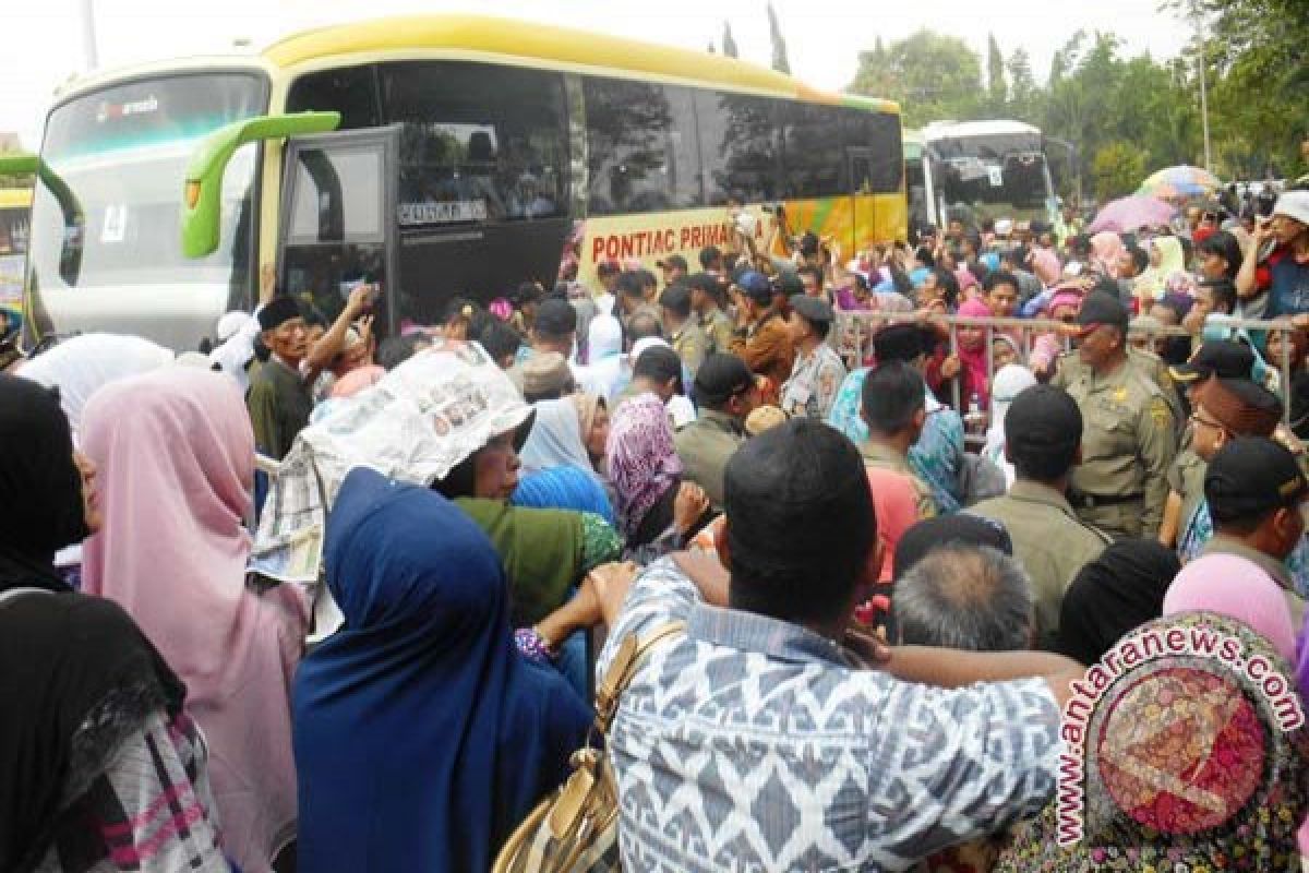 Wali Kota Samarinda Lepas Keberangkatan Ratusan Calon Haji