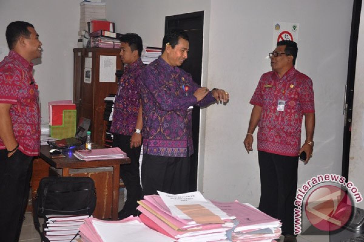 Penjabat Bupati Tabanan Kritik Disiplin PNS