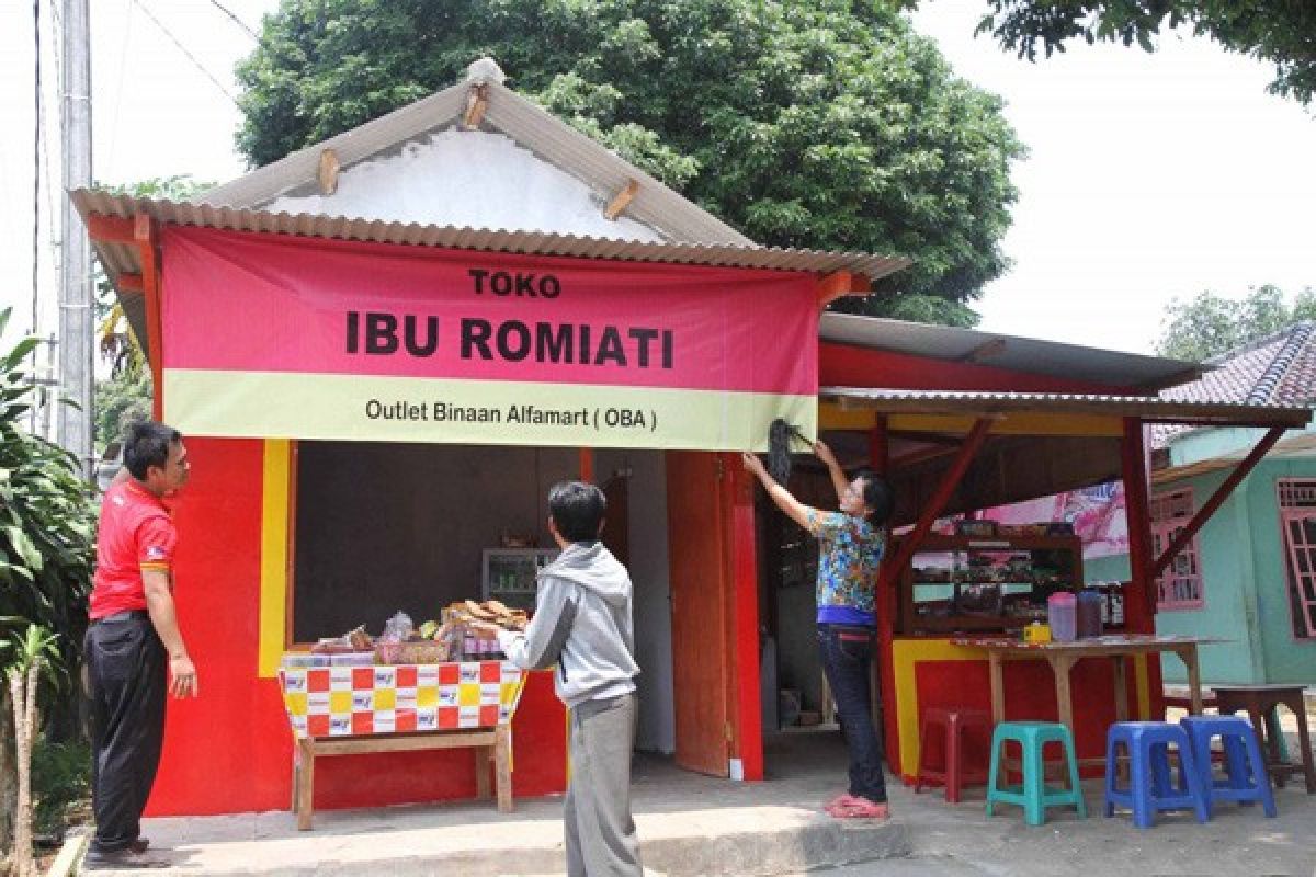 Alfamart Berdayakan Pedagang melalui Outlet Binaan