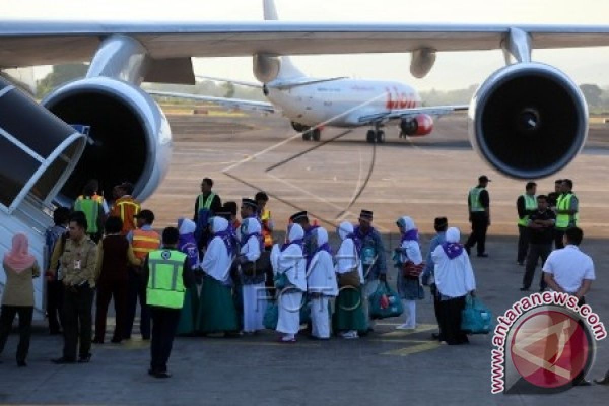 KLOTER PERTAMA EMBARKASI MAKASSAR