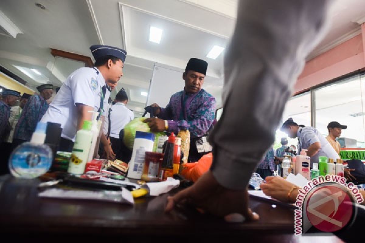PPIH Surabaya temukan sekoper obat pegal linu