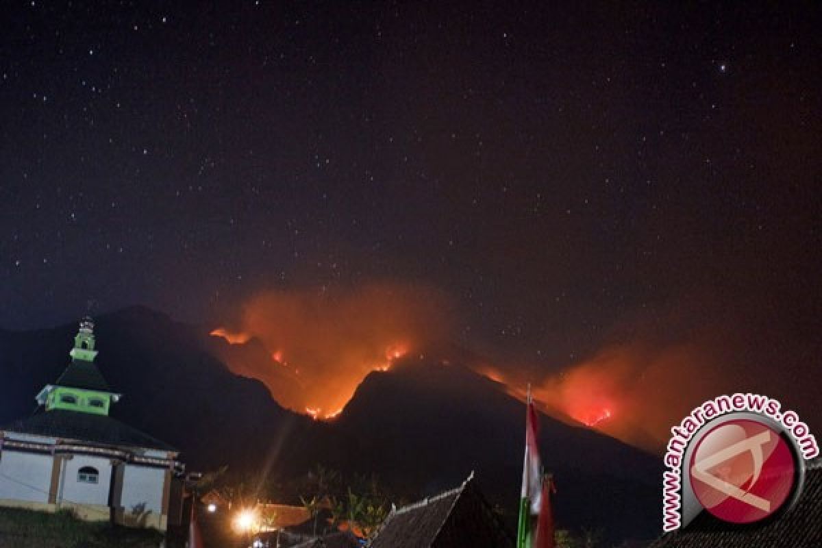 BNPB: Kebakaran Gunung Merbabu Belum Dapat Dipadamkan