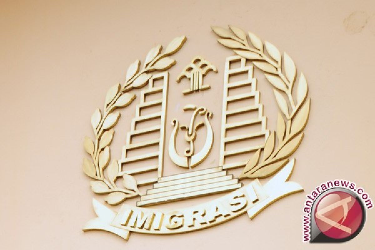 Petugas Imigrasi Surabaya Jaring Tujuh WNA China