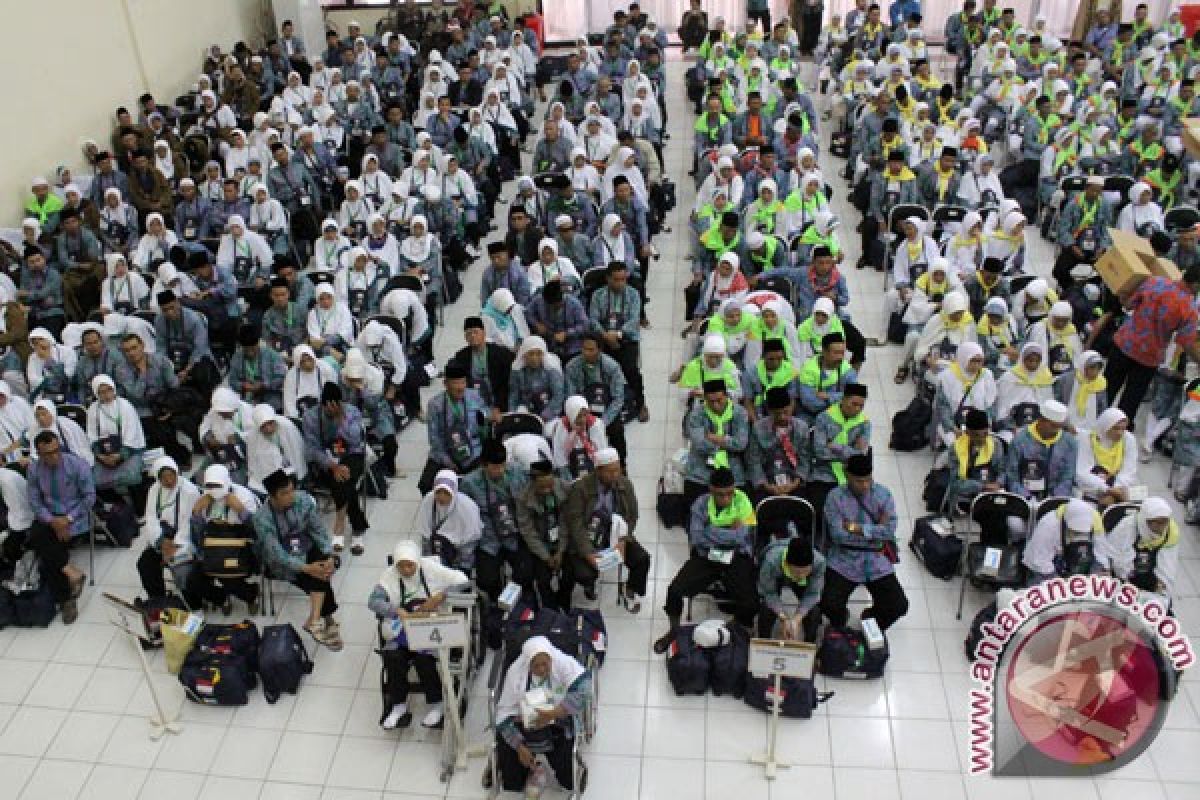 Jamaah haji diimbau periksa kesesuai paspor sebelum berangkat