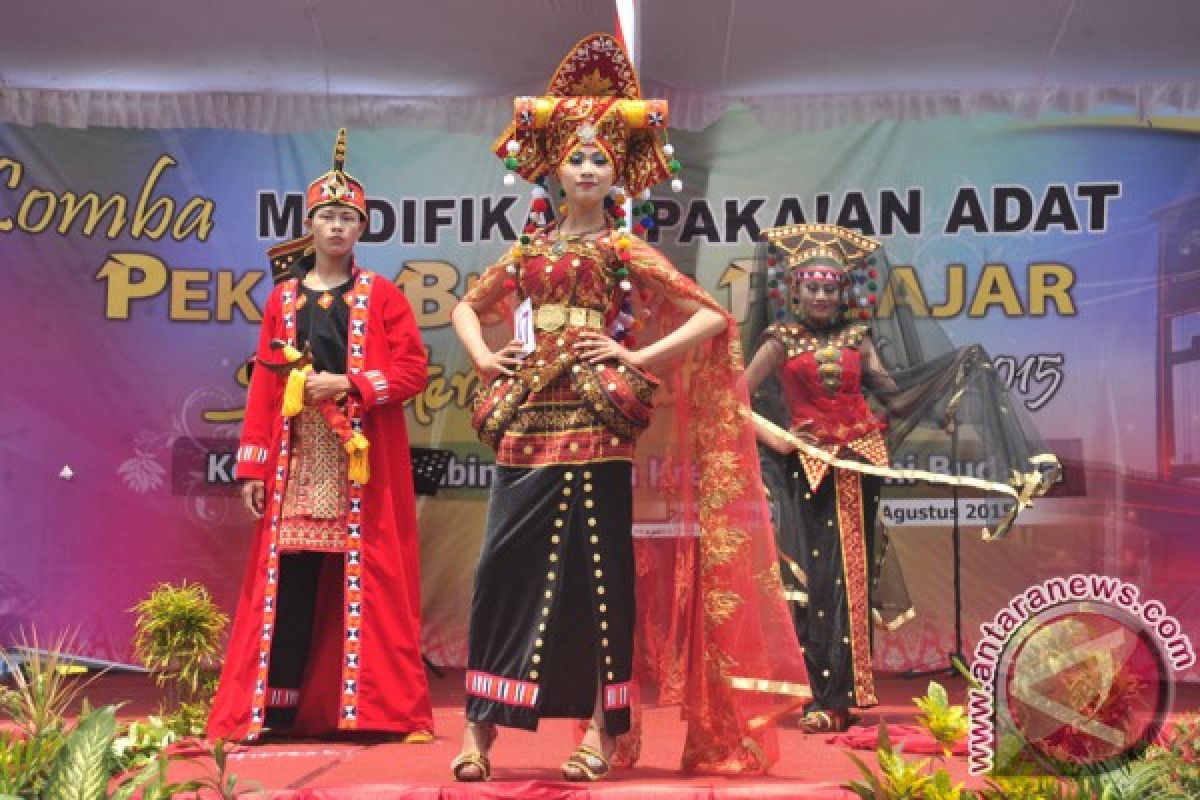 Modifikasi pakaian adat