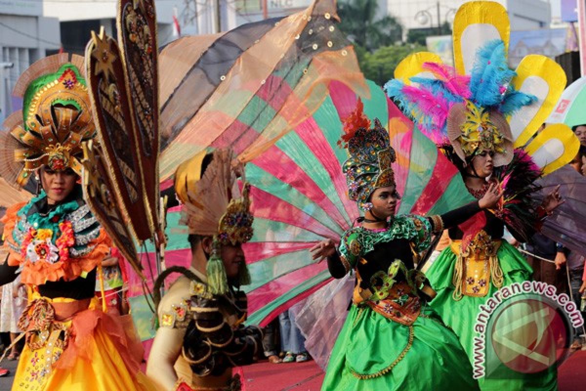 Karnaval Pesnona Sriwijaya sambut kedatangan "kapsul Waktu"