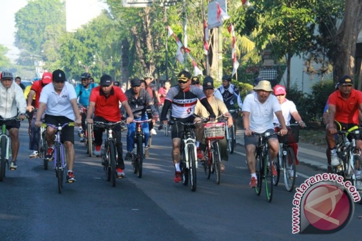 Ratusan Warga Jembrana Kayuh Sepeda