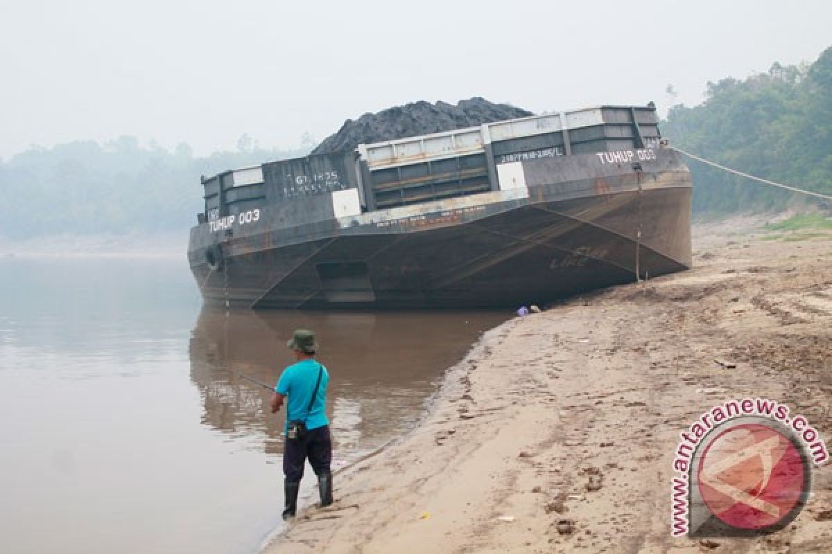 Sungai Barito surut angkutan terganggu