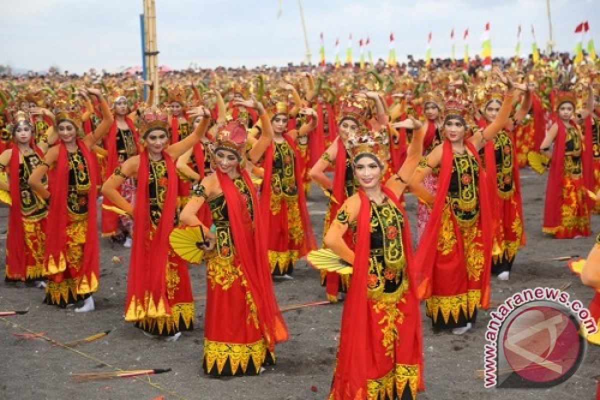 15 Pelajar Luar Jawa Belajar Gandrung Banyuwangi