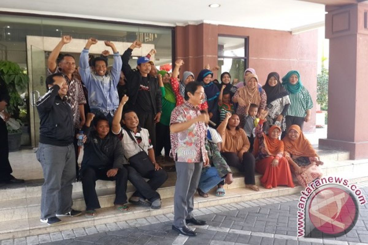 PKL THP Kenjeran Surabaya Protes Kenaikan Retribusi