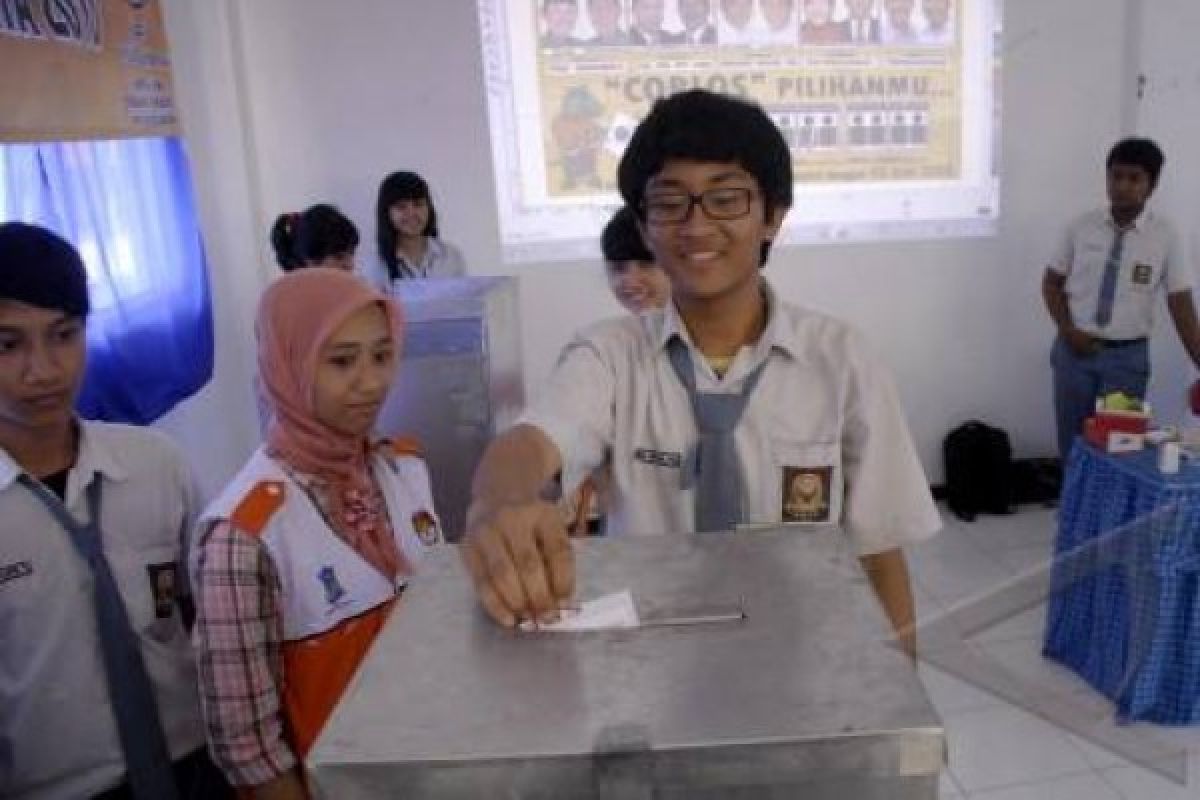 KPU Kudus simulasikan pencoblosan pada pemilih pemula (VIDEO)