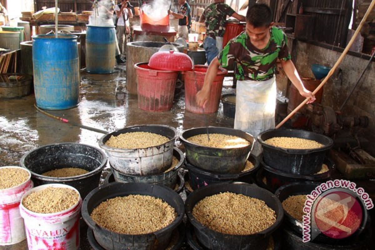 Tabung uap pabrik tahu di Sumenep meledak