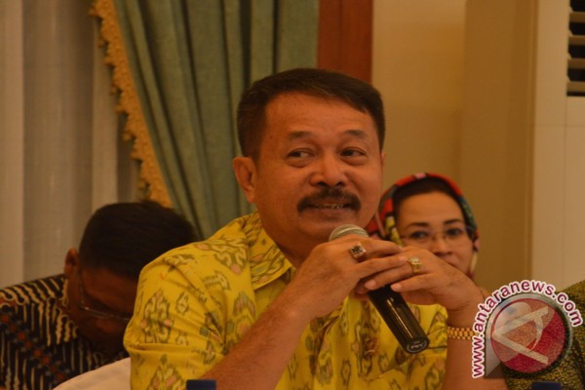 Legislator minta pemerintah kaji ulang pemberian gaji ke-14