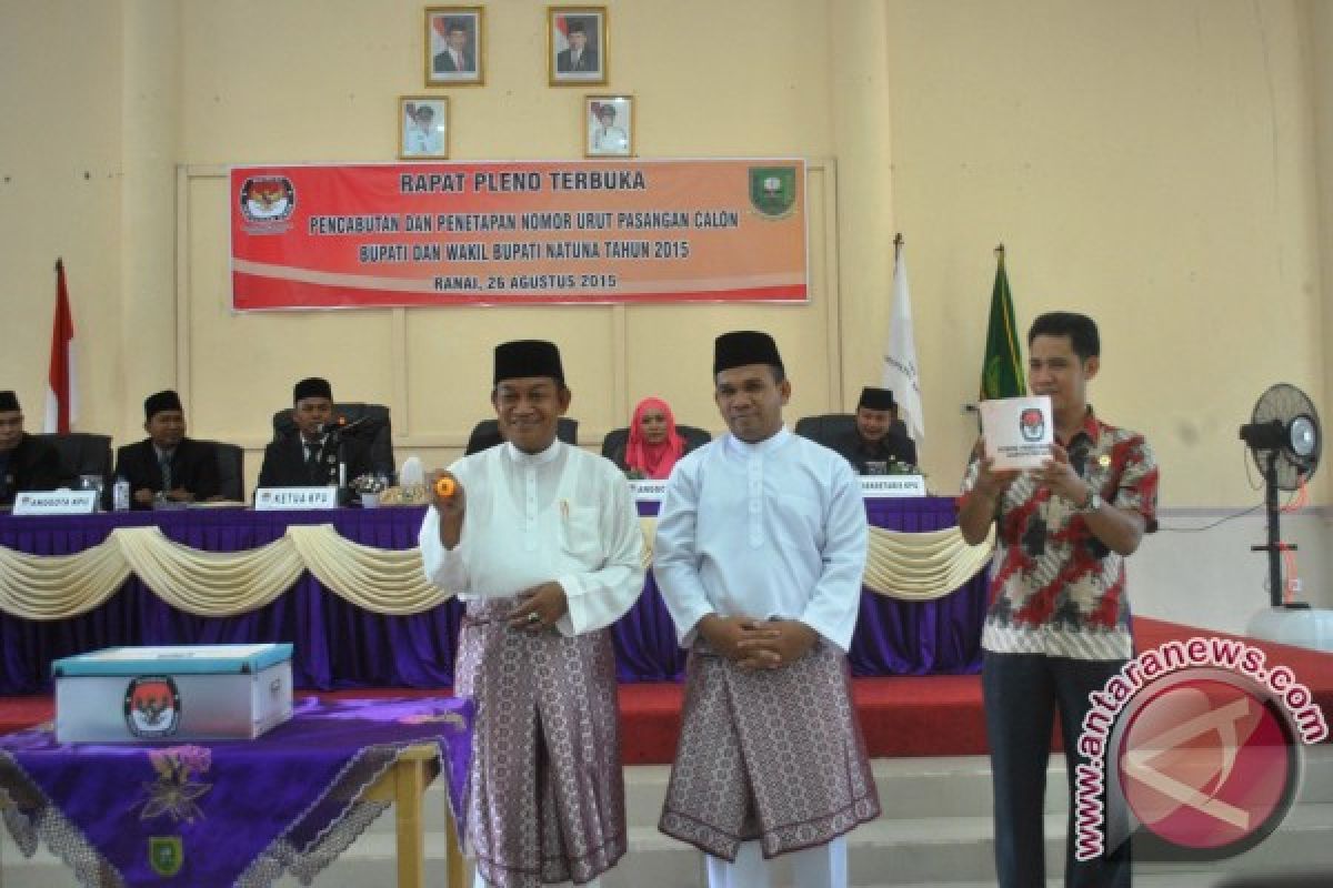 Lima Pasang Cabup Natuna Ambil Nomor Urut