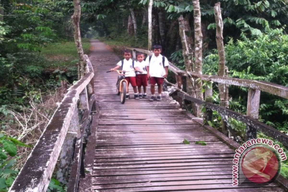 Warga Dusun Semaong Terancam Terisolir Karena Jembatan Rusak
