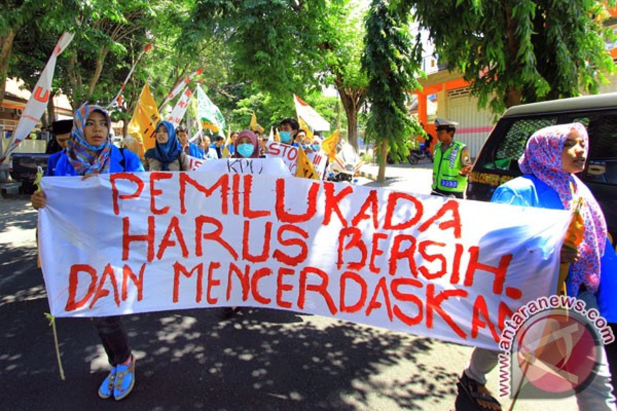 Wali Kota Ternate tindak tegas PNS terlibat politik pilkada