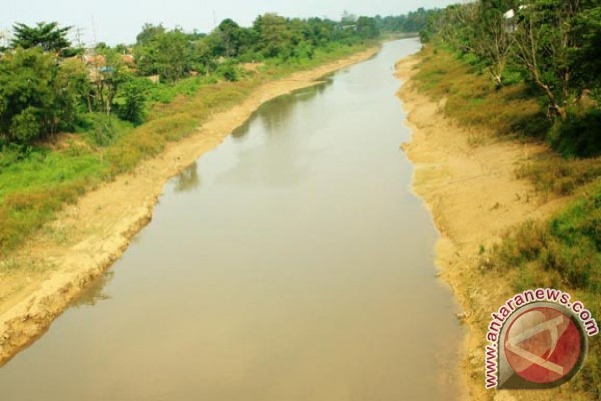 Warga Karawang Desak Pemda Selesaikan Pencemaran Cibeet 