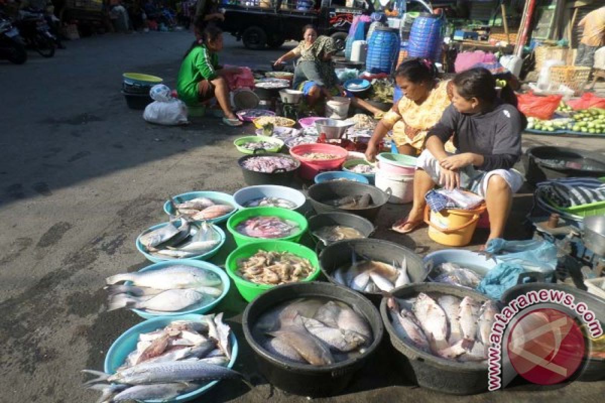 Pedagang: Ikan Laut Di Bojonegoro Langka