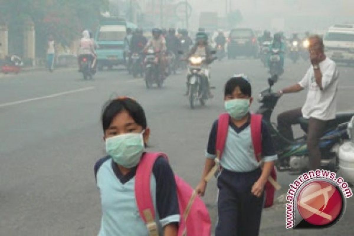 Kadisdik tidak menyetujui sekolah diliburkan karena asap