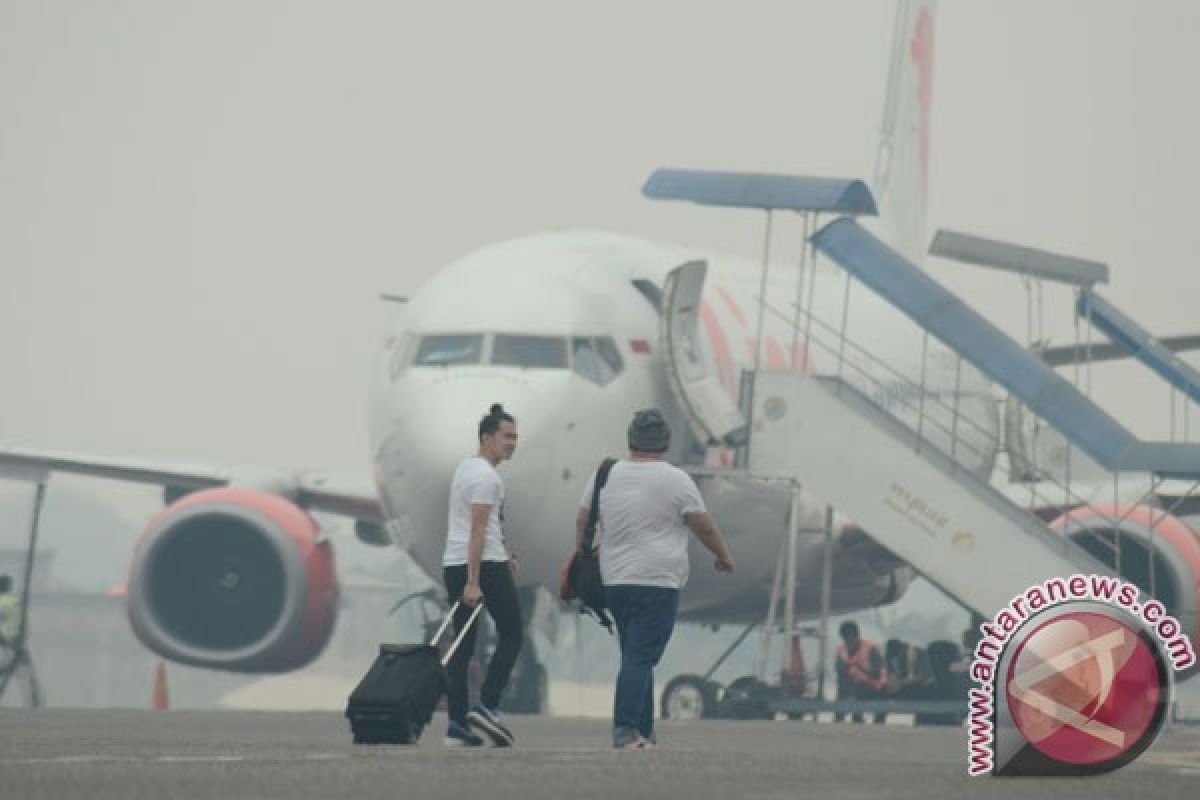 Bandara Kualanamu masih diselimuti kabut asap