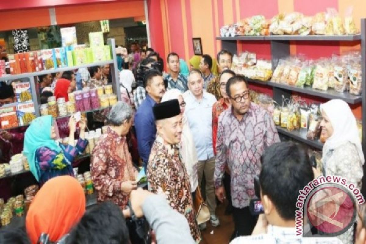 Banten Promosikan GDP Dirikan Gerai Di Supermall