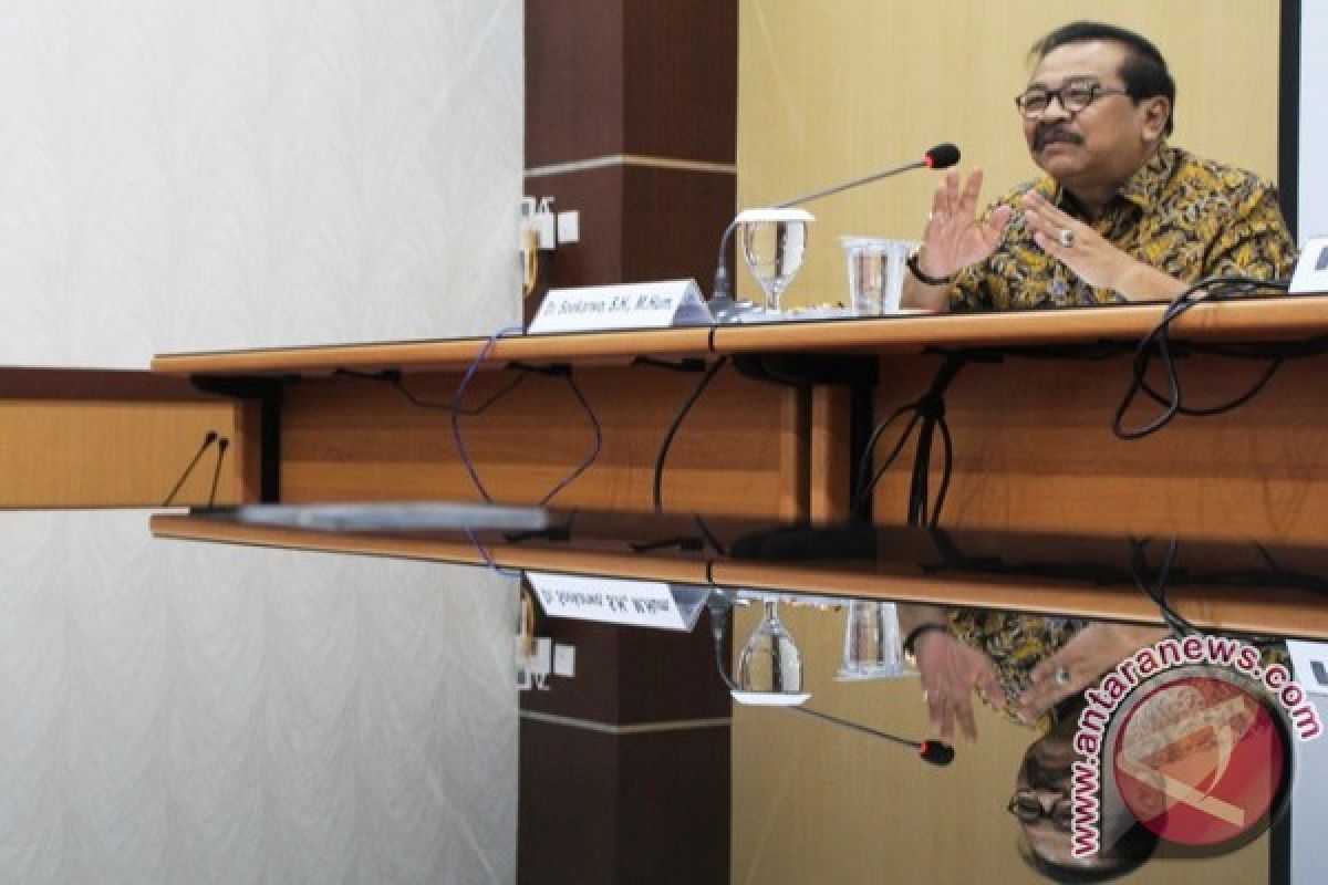 Pakde Karwo Terima Penghargaan Pembina BPD Terbaik di Singapura