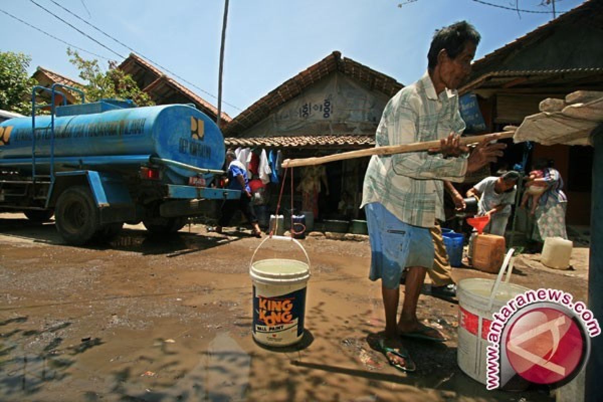 BPBD Banten Distribusikan Air Bersih 