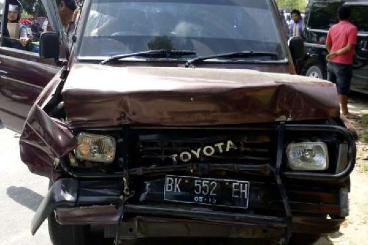 Empat Mobil Terlibat Kecelakaan Beruntun Di Pekanbaru