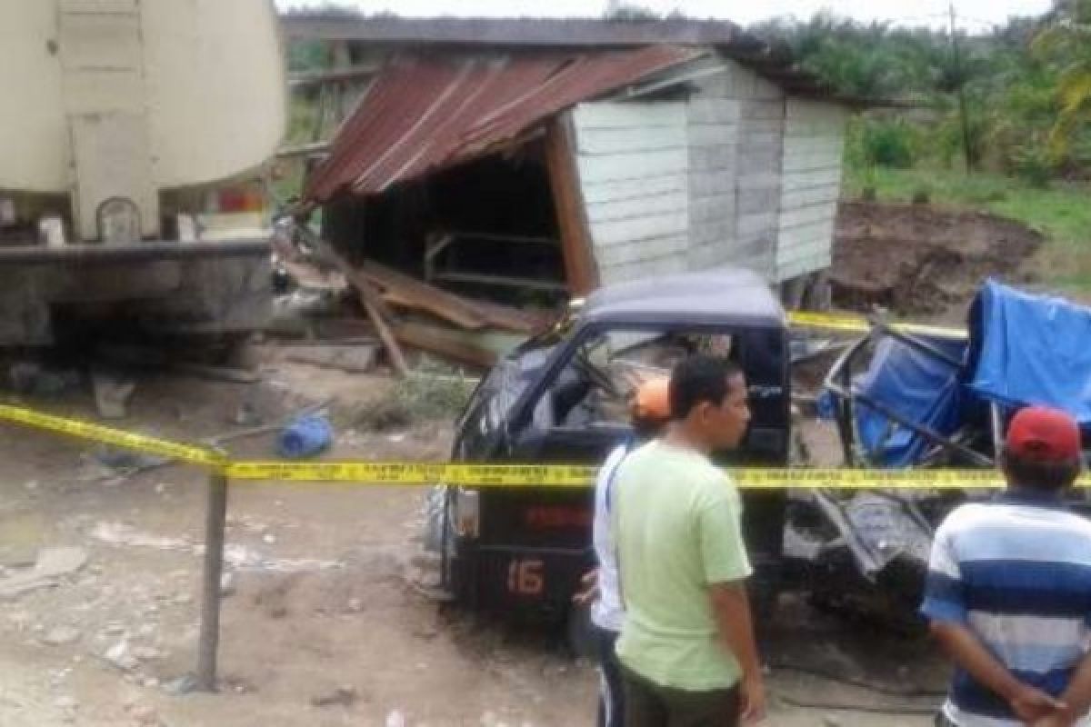 Truk CPO Tabrak "Bus Sekolah", Tiga Siswa Meninggal Di Riau