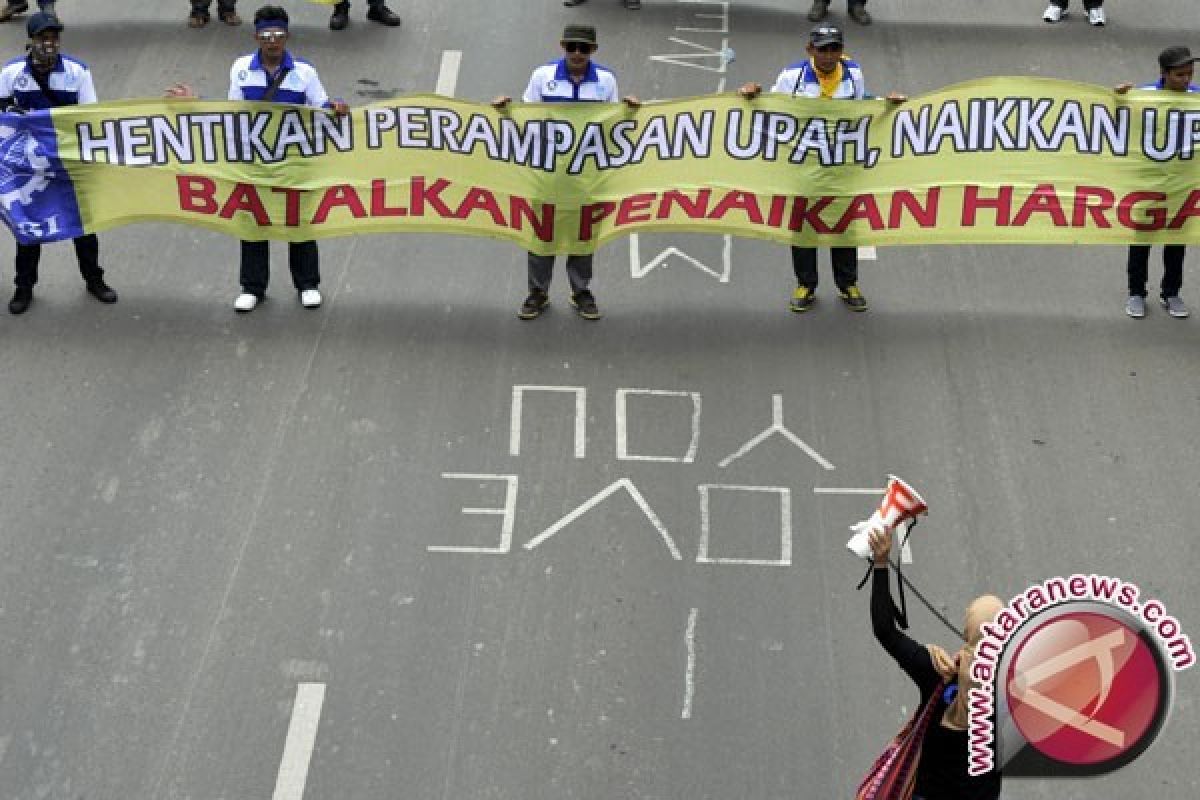 Ribuan Buruh Bergerak Ke Istana Presiden