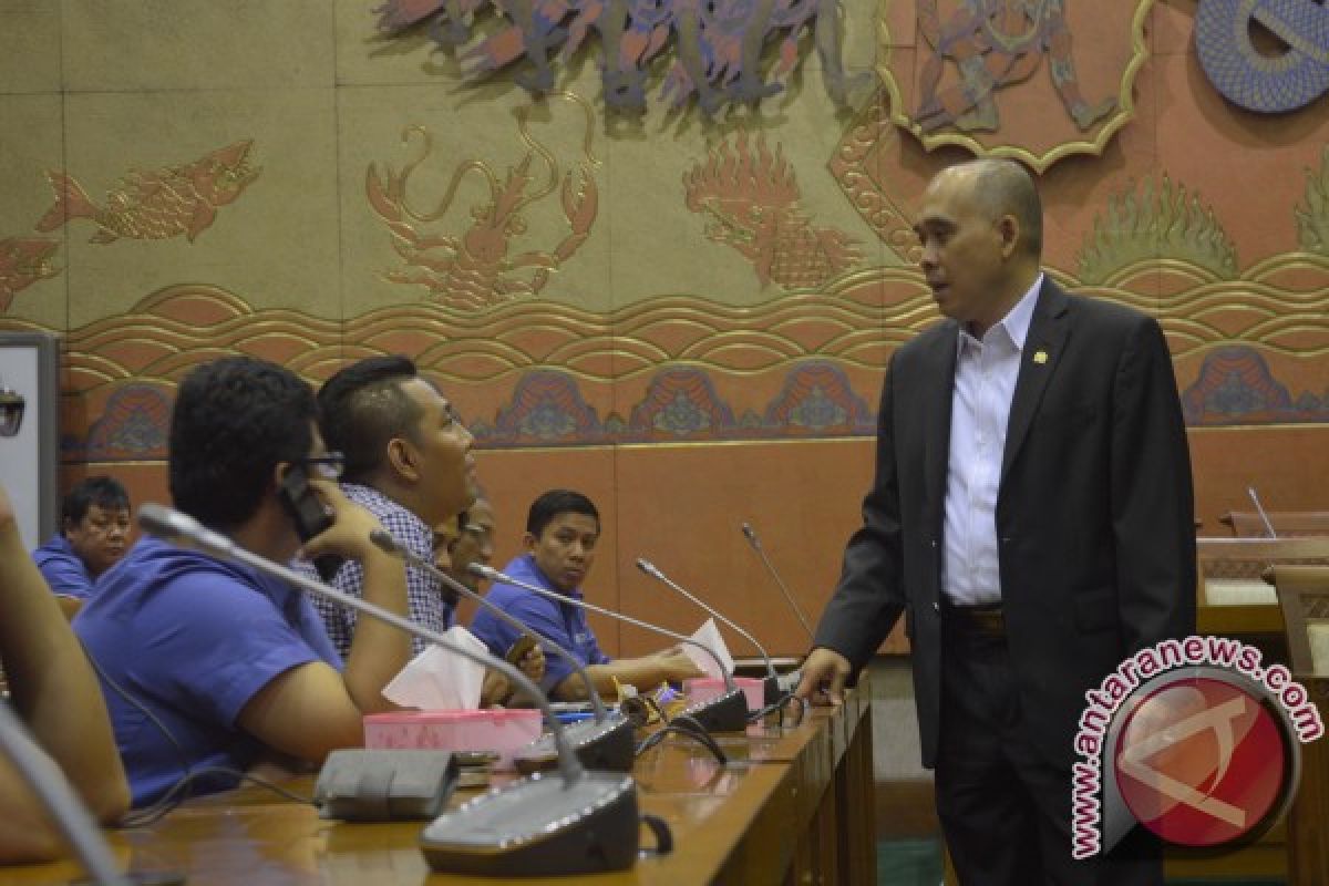 Komisi VI DPR bahas masalah Pelindo II