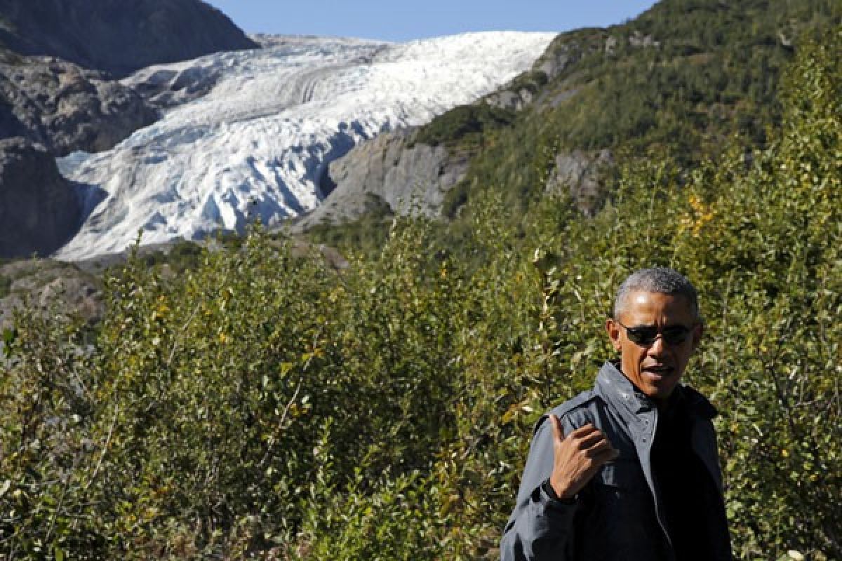 Saat main golf, Obama dadakan foto bersama di sebuah pernikahan 