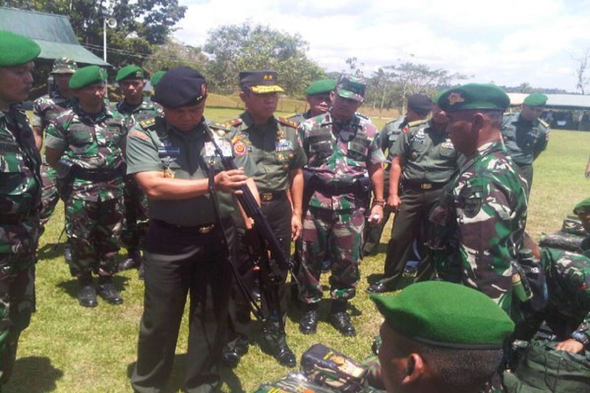 Asops TNI Inspeksi Kesiapan Yonif 725 Woroagi 