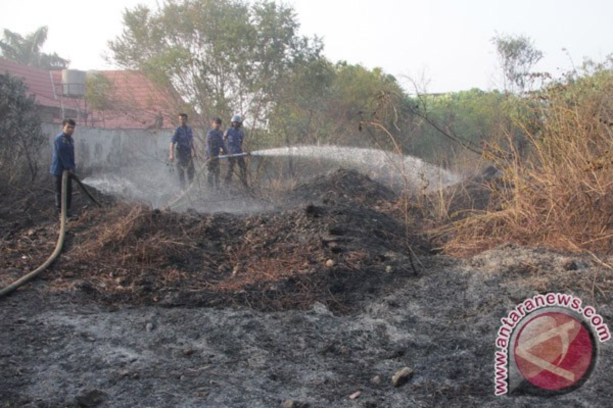 Kebakaran lahan Bengkulu merambat ke rumah warga