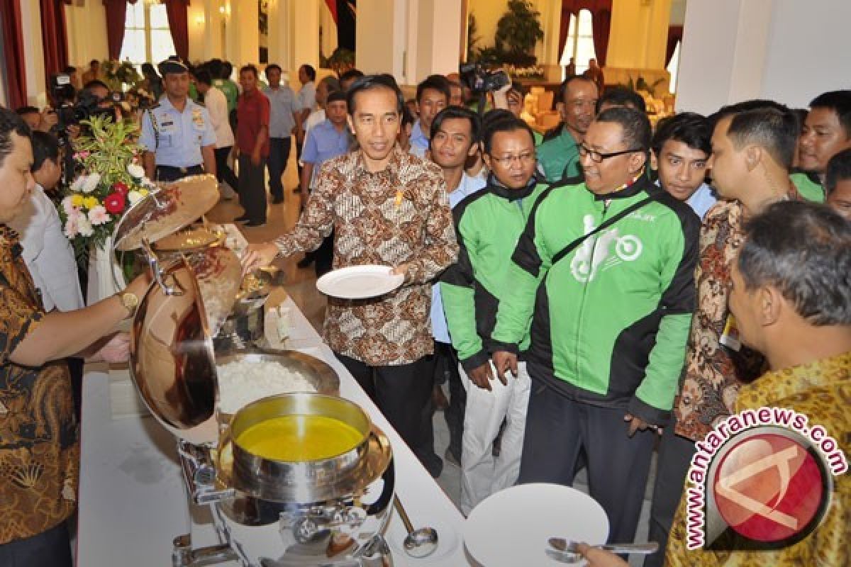  Presiden undang pedagang makan siang di Istana