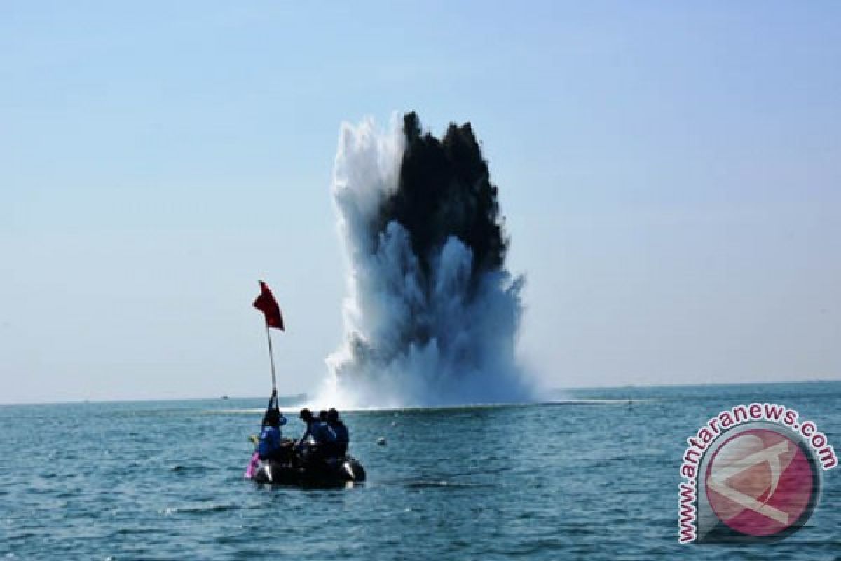 Koarmatim Ledakkan Ranjau Laut Sisa Perang Dunia