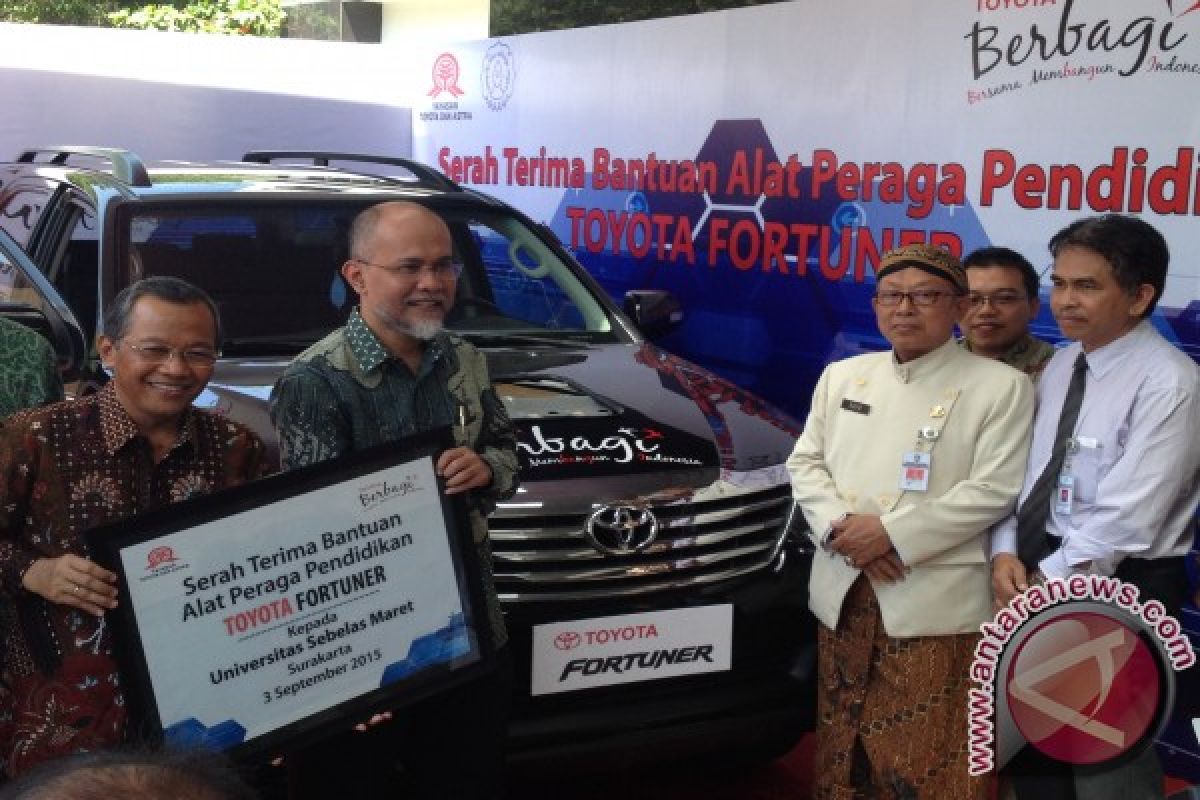 Toyota sumbang Fortuner untuk UNS Solo