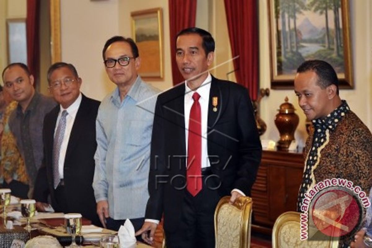 Jokowi Makan Siang dengan Kadin dan HIPMI