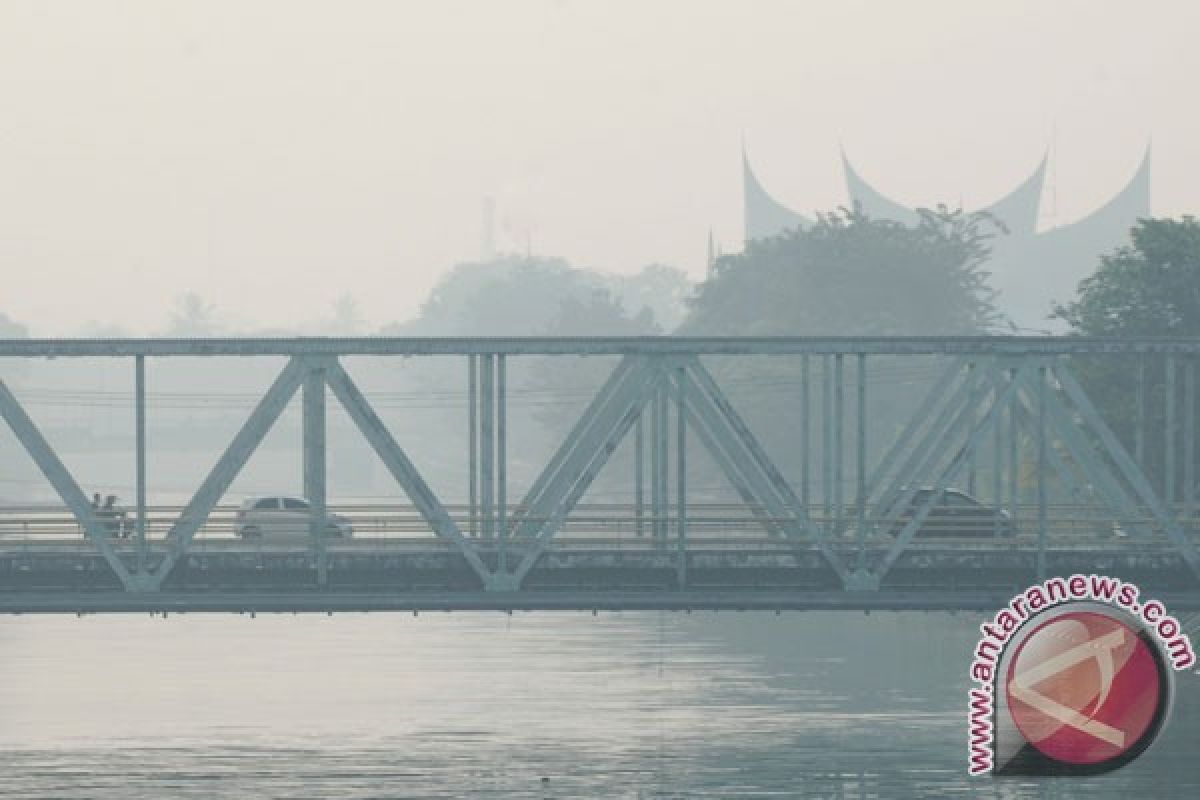 Kabut asap di Padang sudah mengkhawatirkan