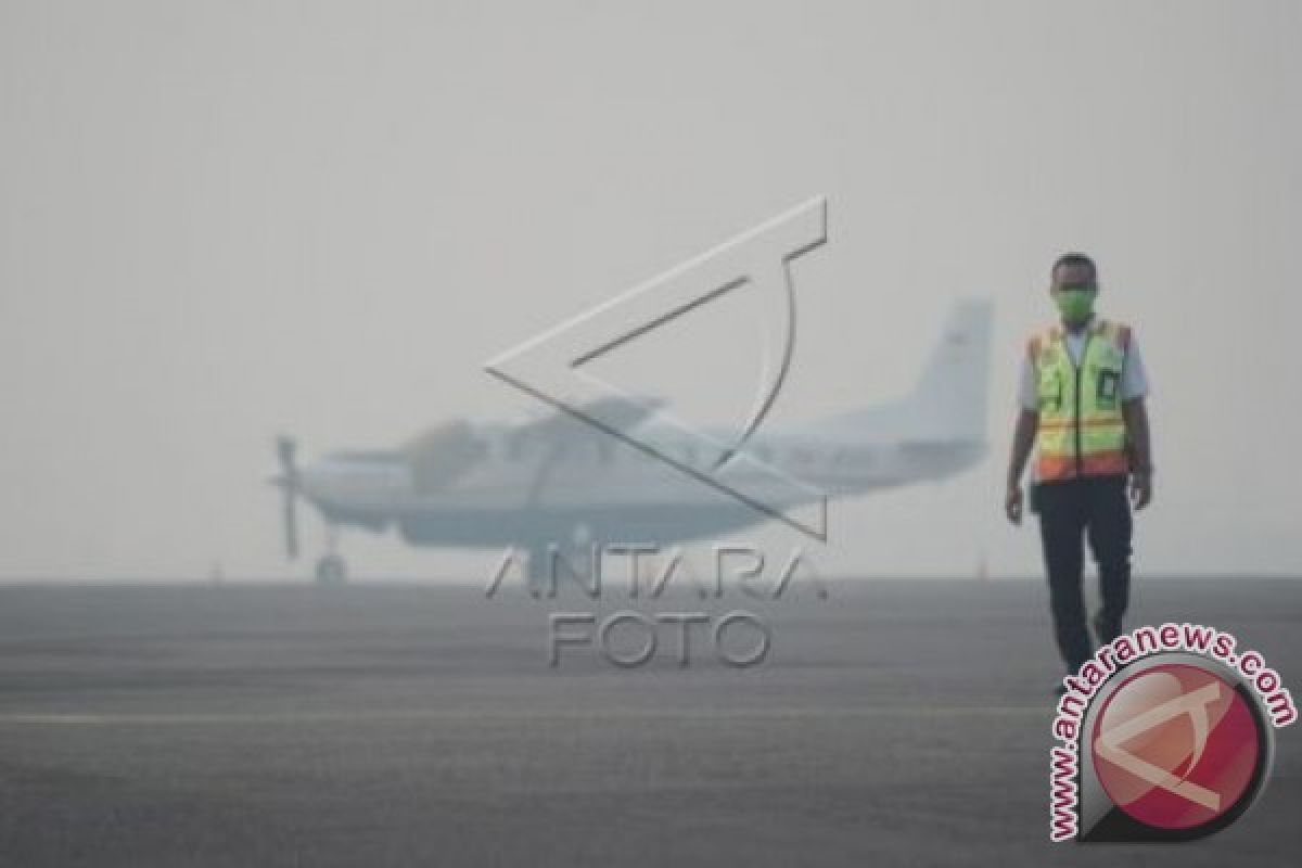 Bandara Pekanbaru Lumpuh Akibat Kabut Asap Tebal