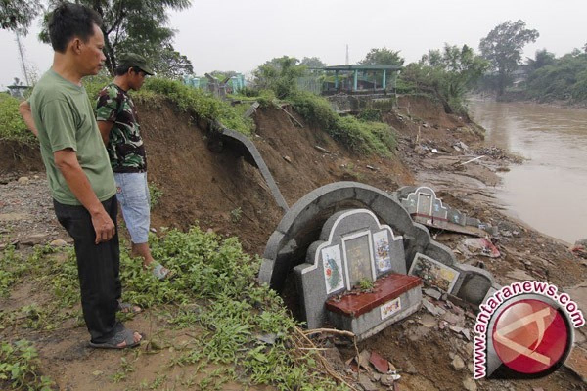Polisi Selidiki Motif Pengerusakan Kuburan Tiong Hoa