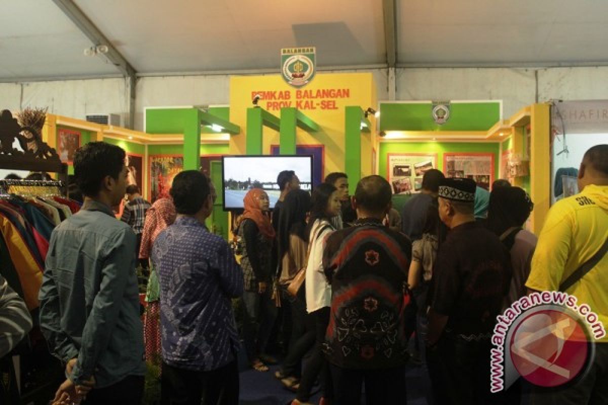 Stand Pemkab Balangan Ramai Dikunjungi